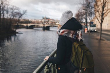 Rivel Avrupa City yakınında duran turizm