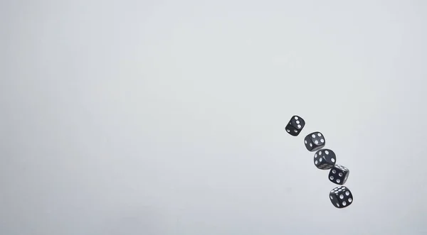 Mano Tirando Dados Aire Sobre Fondo Blanco — Foto de Stock