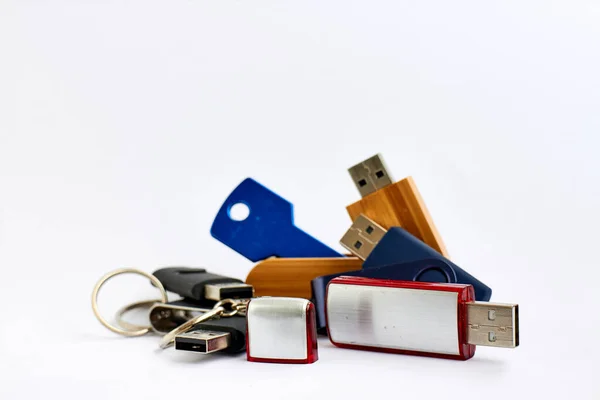 Diverse Usb Verspreid Witte Achtergrond — Stockfoto