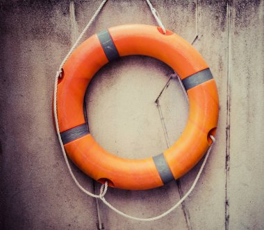 Turuncu lifebuoy, Bütün su kurtarma acil donanımları.
