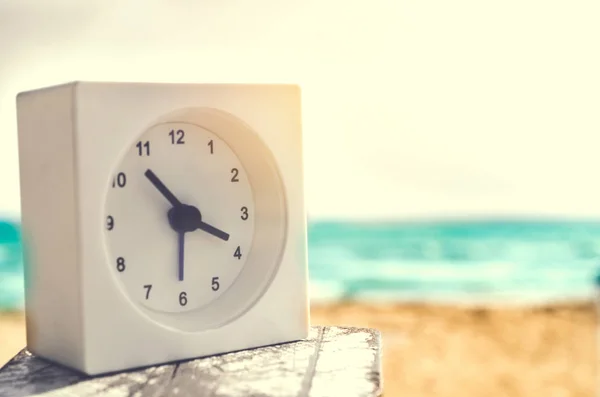 Reloj Despertador Moderno Playa —  Fotos de Stock