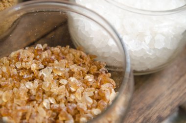 şeker, kahverengi şeker ve beyaz türleri