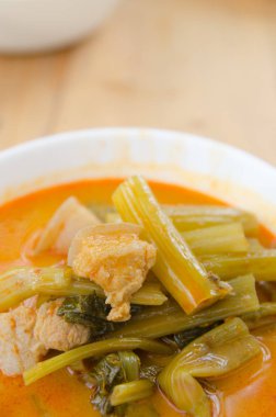 Su ıspanak (Tae-pho çorbası ile Pork köri)