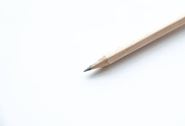 Ξύλινο μολύβι σε άσπρο φόντο — Φωτογραφία Αρχείου