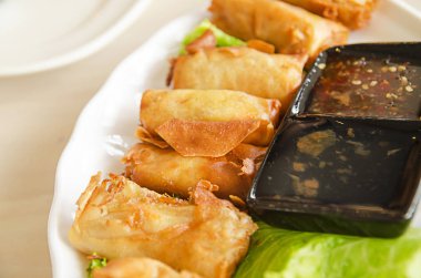 Kızarmış Çin geleneksel bahar rulo gıda