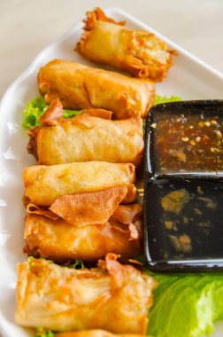 Kızarmış Çin geleneksel bahar rulo gıda