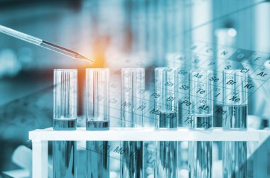 Bir pipetin deney tüpüne örnek bırakması, soyut bilim geçmişi.