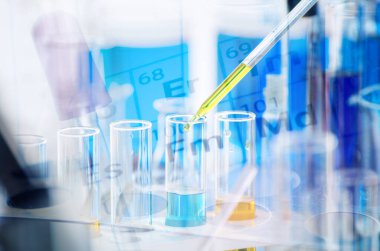 Bir pipetin deney tüpüne örnek bırakması, soyut bilim geçmişi.