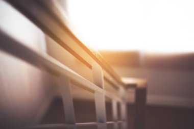 Modern evdeki tırabzan merdiveni 