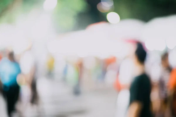 Rozostřené Noční Trh Festivalu Lidí Kteří Jdou Silnici — Stock fotografie