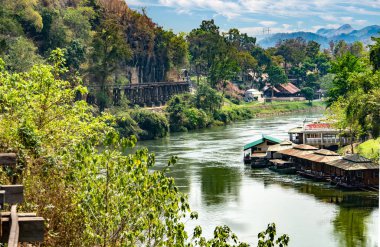 Kwai nehri üzerindeki köprü.