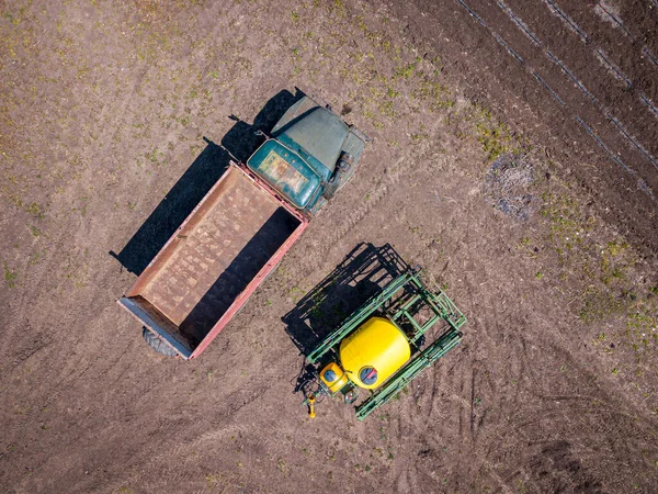 Luchtfoto Van Boven Naar Beneden Oude Landbouwtruck Sproeiapparaat Voor Gewassen — Stockfoto