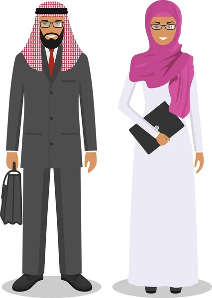 Gruppe von Geschäftsleuten arabischer Männer und Frauen, arbeitende Menschen, die zusammen auf weißem Hintergrund in flachem Stil stehen. Business-arabisches Team und Teamwork-Konzept. flache Design Menschen Charaktere. Vektorillustration. — Stockvektor