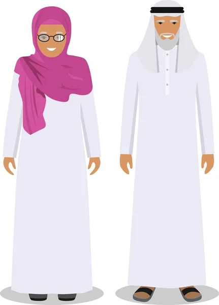 가족 그리고 사회 개념입니다. 이슬람 아랍 오래 된 남자와 여자 전통적인 이슬람 옷 플랫 스타일에에서 함께 서 있는 흰색 배경. 벡터 일러스트 레이 션. — 스톡 벡터