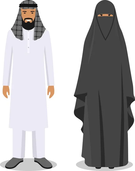 Concetto familiare e sociale. Arabi musulmani uomini e donne in piedi insieme in abiti islamici tradizionali in stile piatto su sfondo bianco. Illustrazione vettoriale . — Vettoriale Stock