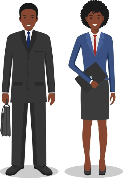 비즈니스 아프리카계 미국인 남자와 함께 평면 스타일에 흰색 바탕에 서 있는 여자의 커플. 비즈니스 팀과 팀워크 개념입니다. 평면 디자인 사람들 문자입니다. 벡터 일러스트 레이 션. — 스톡 벡터