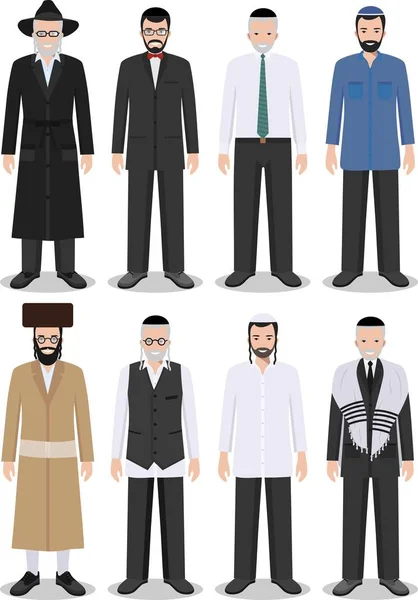 Conjunto de diferentes ancianos y jóvenes judíos de pie en la ropa tradicional aislada sobre fondo blanco en estilo plano. Diferencias israelíes en el vestido nacional. Ilustración vectorial . — Vector de stock