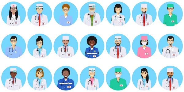 Tıbbi kavramı. Farklı doktorlar, hemşireler karakterleri avatarları Icons set üzerinde mavi arka plan izole düz stilde. Farklılıklar tıbbi kişi gülümseyen yüzler. Vektör çizim.