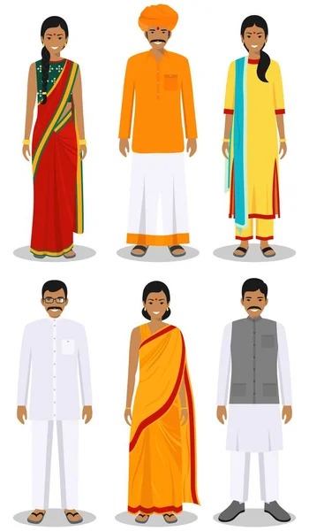 Düz tarzda beyaz arka planda izole geleneksel giyim farklı ayakta Hint genç yetişkin kadın ve erkekler ayarlayın. Ulusal Doğu elbiseli insanlar farklar. Vektör Illustration. — Stok Vektör