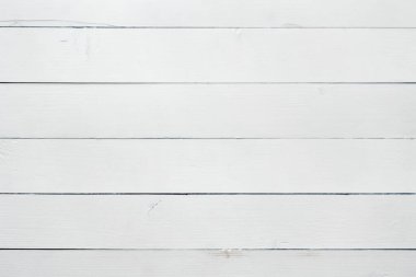 Beyaz ahşap kalas dokusu. Eski püskü bir geçmişi var. Boyanmış ahşap yüzey. Tahta masa üst görünümü yatay bileşimi. Yeni doğal beyaz ahşap malzeme, arka plan dokusu