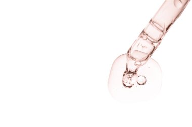 Beyazda izole edilmiş retinol kolajen ve peptidlerle serum lekesi örneği. Cilt bakımı sıvısı şeffaf örnek damlası ve pipet köpüğü. Kozmetik güzellik konsepti. Boşluğu kopyala