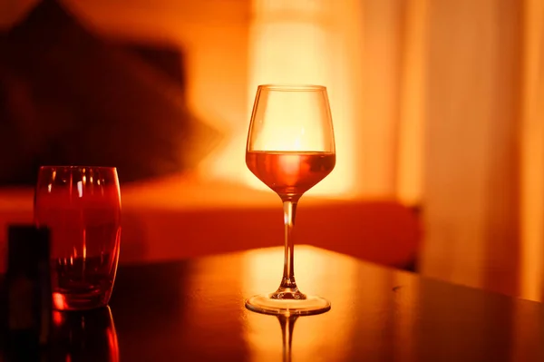 Weingläser Romantisches Abendessen — Stockfoto