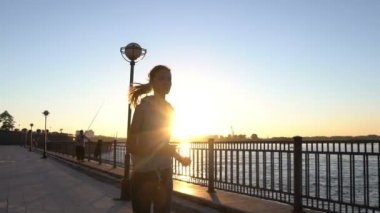 Genç kadın'nde Günbatımı koşu