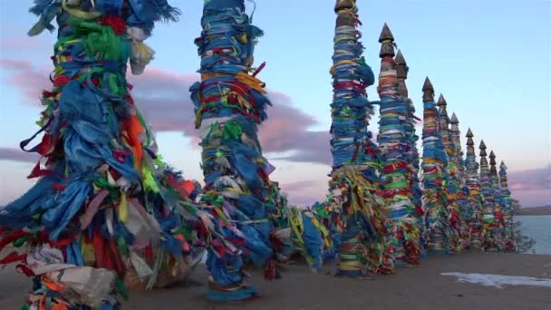 Baykal Gölü olkhon adada delik direkleri — Stok video