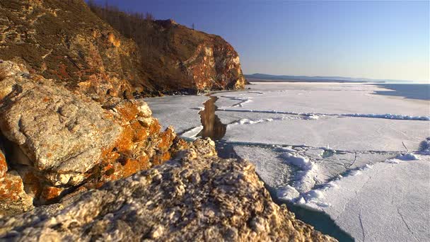 Eisschmelze auf dem See — Stockvideo