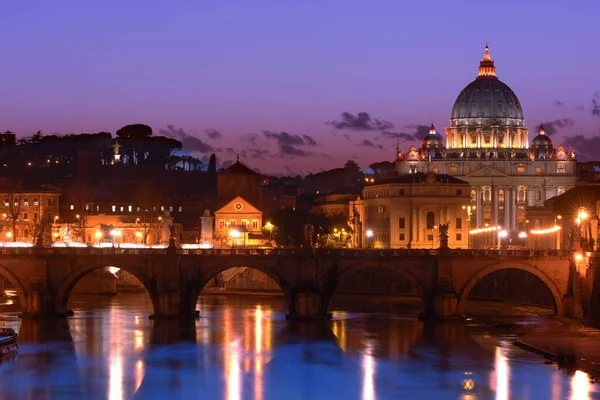 Kilátás Basilica San Pietro Tiber Folyó Rómában Lila Naplemente — Stock Fotó