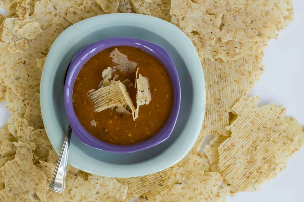 Geleneksel Türk Tarhana Çorbası Cipsleri, doğal olarak kurutulmuş ve ıslatılarak çorba yapılabilen saf yiyecekler. Türkiye 'de Firik olarak bilinir.