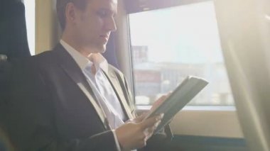 İş adamı türleri içine onun dijital tablet