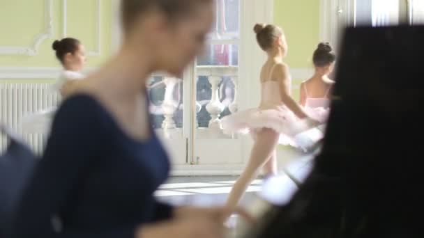 Female Ballet Dancer plays the piano — Stock Video