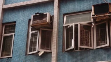 Hasarlı penceresi olan ev dış