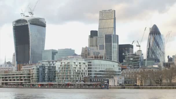 伦敦金融城办事处和泰晤士河 — 图库视频影像