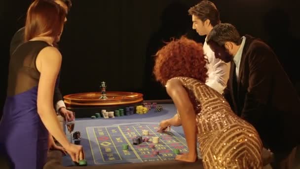Players Gambling in the Casino — стоковое видео' data-src='https://st3.depositphotos.com/3599713/12582/v/600/depositphotos_125823270-stock-video-players-gambling-in-the-casino.jpg