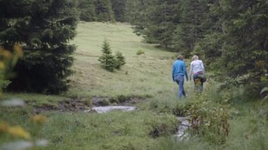 Dere geçerken arkadaşlar