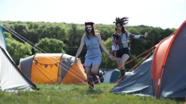 Kamp ve dans arkadaşlar