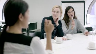 birlikte çalışan kadınlar