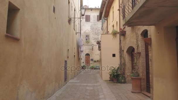 Порожній мальовнича вулиця Тоскана — стокове відео