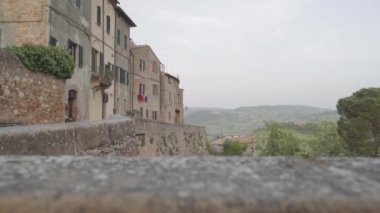 Toskana tepeler ve Köyü manzara