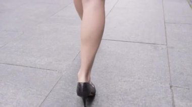 İşkadını feet aşağı yürüyüş 