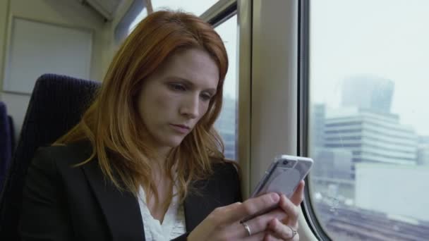 使用智能手机的女商人 — 图库视频影像