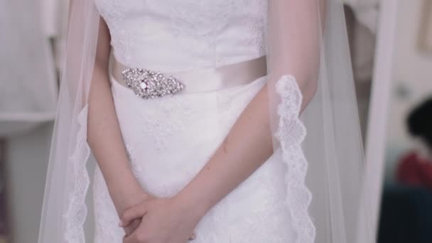 Young bride in wedding dress — Stock Video