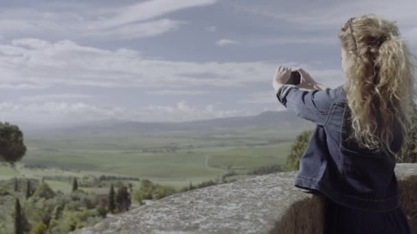 Turista tirar foto — Vídeo de Stock