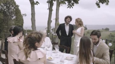 Gelin arkadaş alarak hediye
