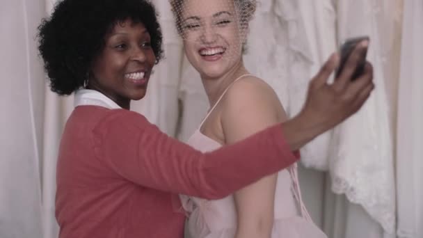 Mother making selfie with daughter — Stock Video