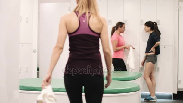 Young women relaxing in changing room — Stock Video