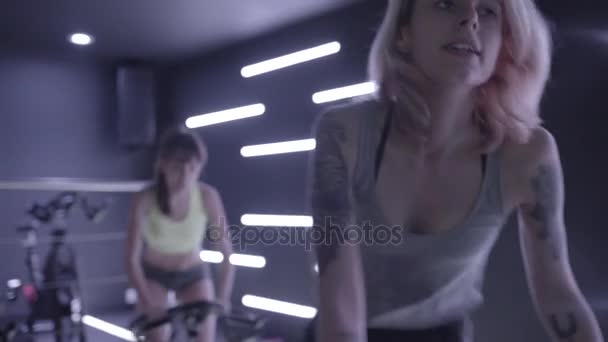 Group of adult women spinning class exercise — Stock Video