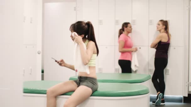 Young women relaxing in changing room — Stock Video